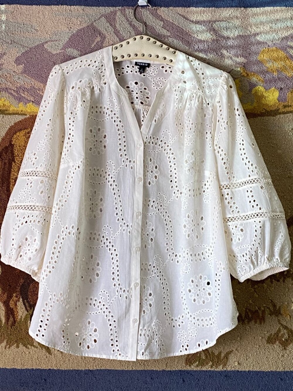 NEW TORRID Sz 2 (2X) Eyelet Ivory Blouse Button up Shirt 3/4 Sleeve